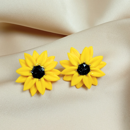 Cercei surub - Cercei „Petale de Soare” – Flori Galbene Modelate Manual, Tip Șurub