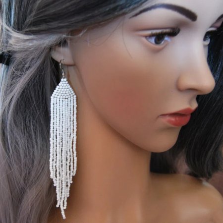 Cercei albi, lungi, din mărgele – ideal pentru evenimente  si ţinute luminoase [2]