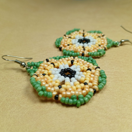 Cercei din mărgele TOHO, realizați manual – model floral galben-verde [5]