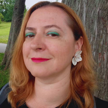 Cercei Florali Albi Handmade – Petale Delicate din Rășină și Cupru [0]