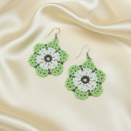 Cercei cu tortiță - Cercei flori verzi din margele