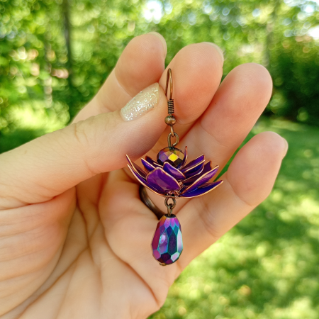 Cercei Lotus Mov Handmade – Flori Fantasy din Rășină și Cristale Iridescente [9]