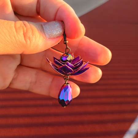 Cercei Lotus Mov Handmade – Flori Fantasy din Rășină și Cristale Iridescente [7]