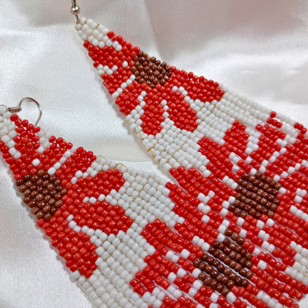 Cercei lungi margele - Cercei lungi din mărgele cu flori roșii