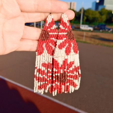Cercei lungi din mărgele cu flori roșii [1]