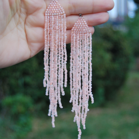 Cercei lungi handmade din mărgele de sticlă nude 14.7 cm [3]