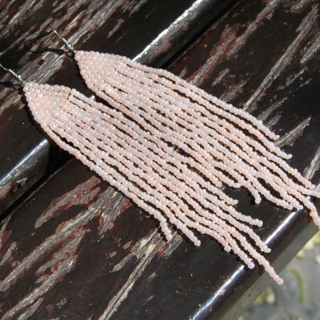 Cercei lungi handmade din mărgele de sticlă nude 14.7 cm [5]