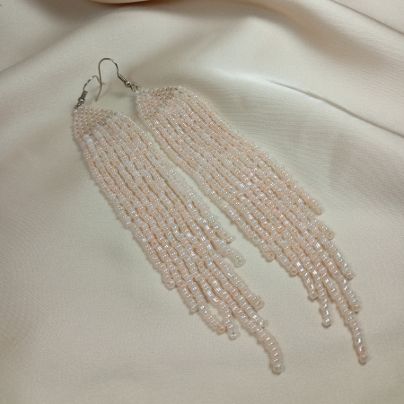 Cercei lungi handmade din mărgele de sticlă nude 14.7 cm [2]