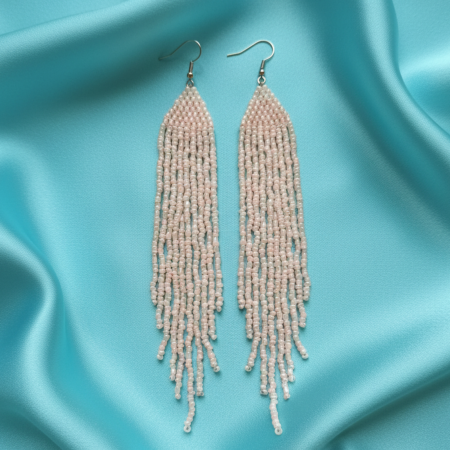 Cercei lungi handmade din mărgele de sticlă nude 14.7 cm [1]