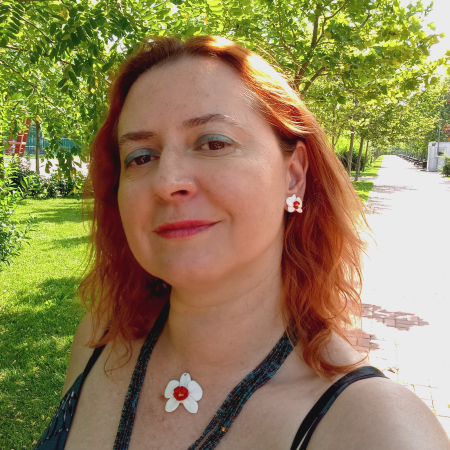 Cercei orhidee albe cu roșu handmade, tip șurub, din argilă polimerică – eleganți și delicati [1]