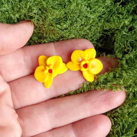 Cercei orhidee galbene handmade, tip șurub, din argilă polimerică – ușori și veseli [2]