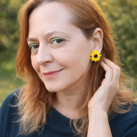 Colecția Florală - Cercei „Petale de Soare” – Flori Galbene Modelate Manual, Tip Șurub