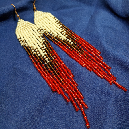 Cercei lungi margele - Cercei Rosu si Alb – Eleganta și rafinament in fiecare detaliu