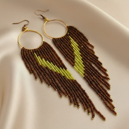 Cercei lungi margele - Cercei statement lungi din margele de sticla maro si tubulare verzi
