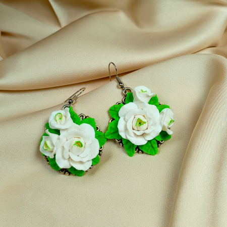 Cercei cu tortiță - Cercei trandafiri albi