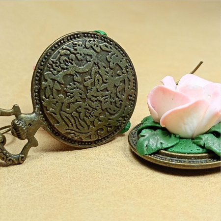 Cercei vintage cu trandafiri roz din argilă polimerică pe bază bronz antichizat [5]