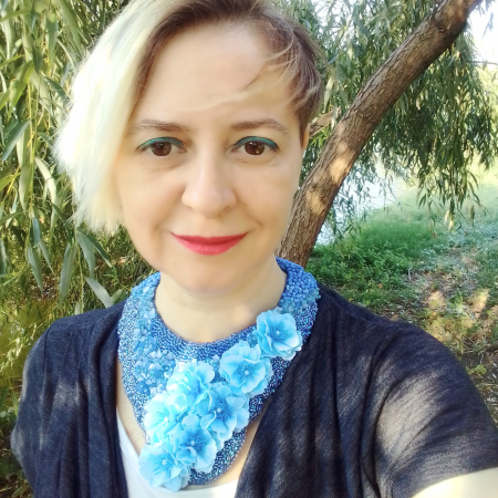 Colier statement Blue Garden cu flori albastre și mărgele cusute manual – UNICAT [12]