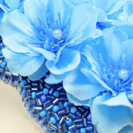Colier statement Blue Garden cu flori albastre și mărgele cusute manual – UNICAT [6]