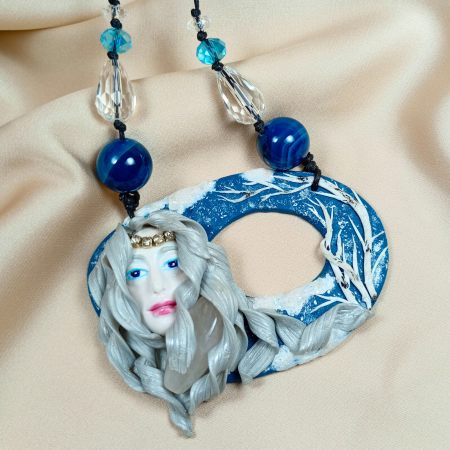 Pandantive - Pandantiv UNICAT „Zâna Iernii” – argilă polimerică si cuart, lucrat manual