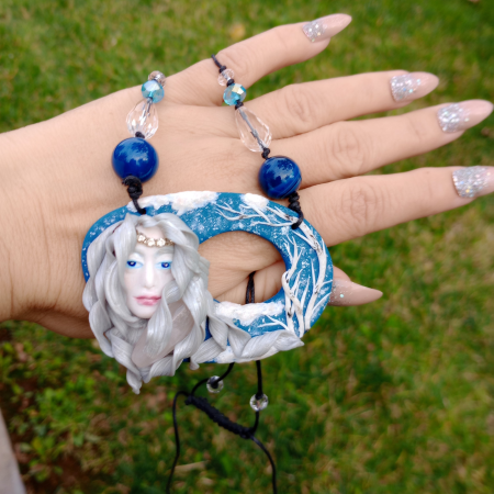 Pandantiv UNICAT „Zâna Iernii” – argilă polimerică si cuart, lucrat manual [1]