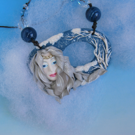 Pandantiv UNICAT „Zâna Iernii” – argilă polimerică si cuart, lucrat manual [6]