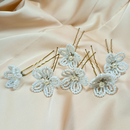 Accesorii par - Set 6 ace de par cu flori albe din margele de sticla si perle