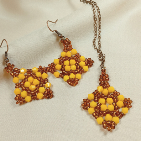 Seturi - Set cercei și pandantiv Golden Amber Star din mărgele și cristale biconice