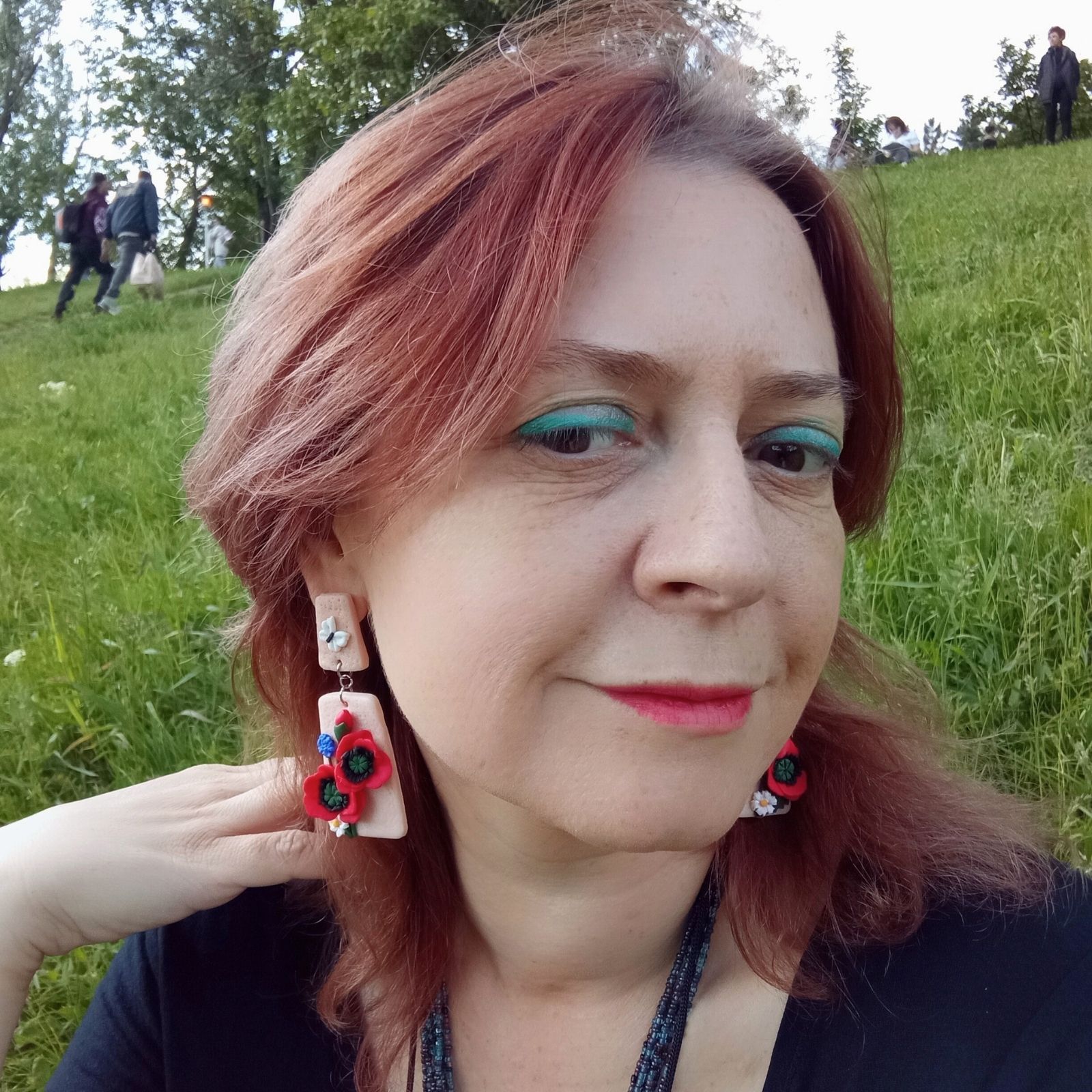 Cum potrivesc coafura cu forma feței și modelul cerceilor