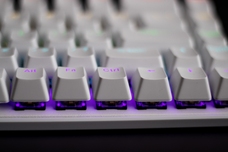 Tastatura mecanica gaming, RGB, 68 taste, Cablu Type-C la USB, 12 moduri de iluminare, Ergonomica, Dimensiune redusa, Blue switch, Alba, Plug'n'Play [4]