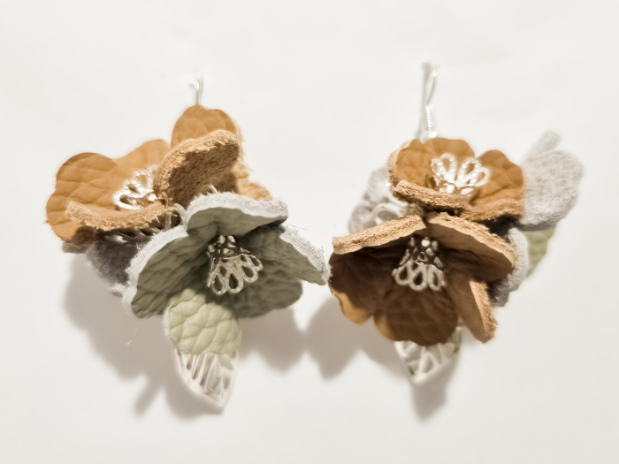 Set cercei cu pandant din piele naturala FLORI [2]