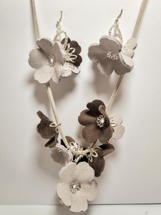 Set cercei cu pandant din piele naturala FLORI [4]