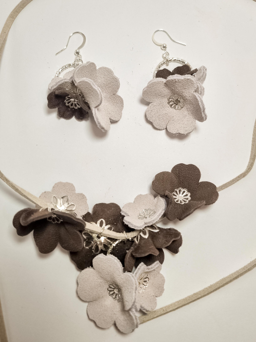 Set cercei cu pandant din piele naturala FLORI [3]