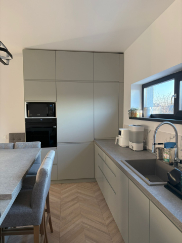 Mobilier la comandă - Bucătărie „Beige Harmony”