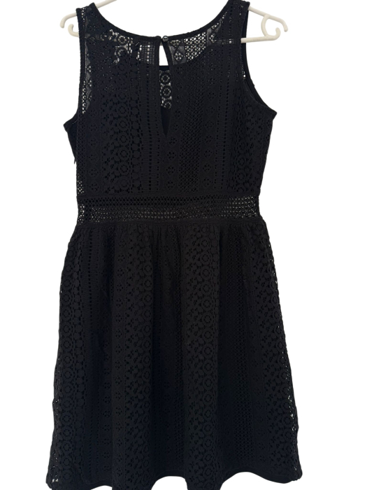 Rochie neagră din dantelă cu design floral [2]