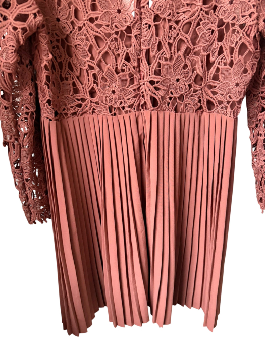 Rochie elegantă din dantelă cu fustă plisată [3]