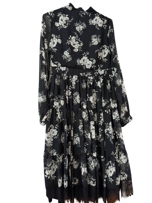Rochie lungă, elegantă, cu imprimeu floral alb pe fond negru [2]