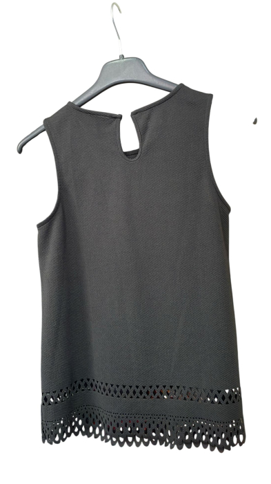 Top negru elegant cu detalii decupate [2]