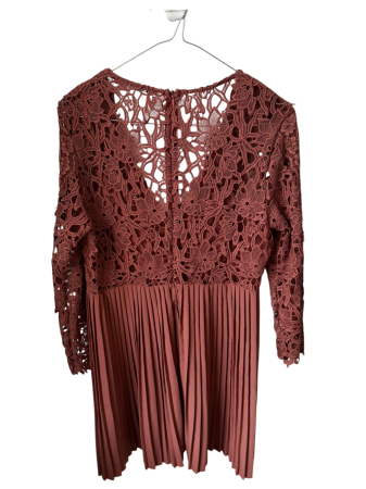 Rochii - Rochie elegantă din dantelă cu fustă plisată