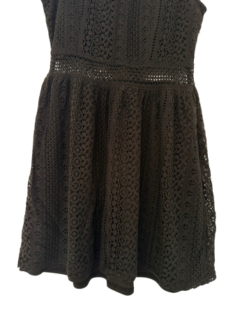 Rochie neagră din dantelă cu design floral [3]
