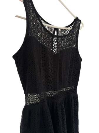 Rochie neagră din dantelă cu design floral [2]