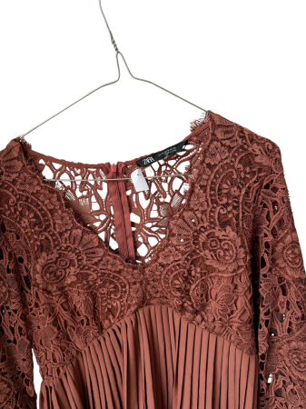 Rochie elegantă din dantelă cu fustă plisată [3]