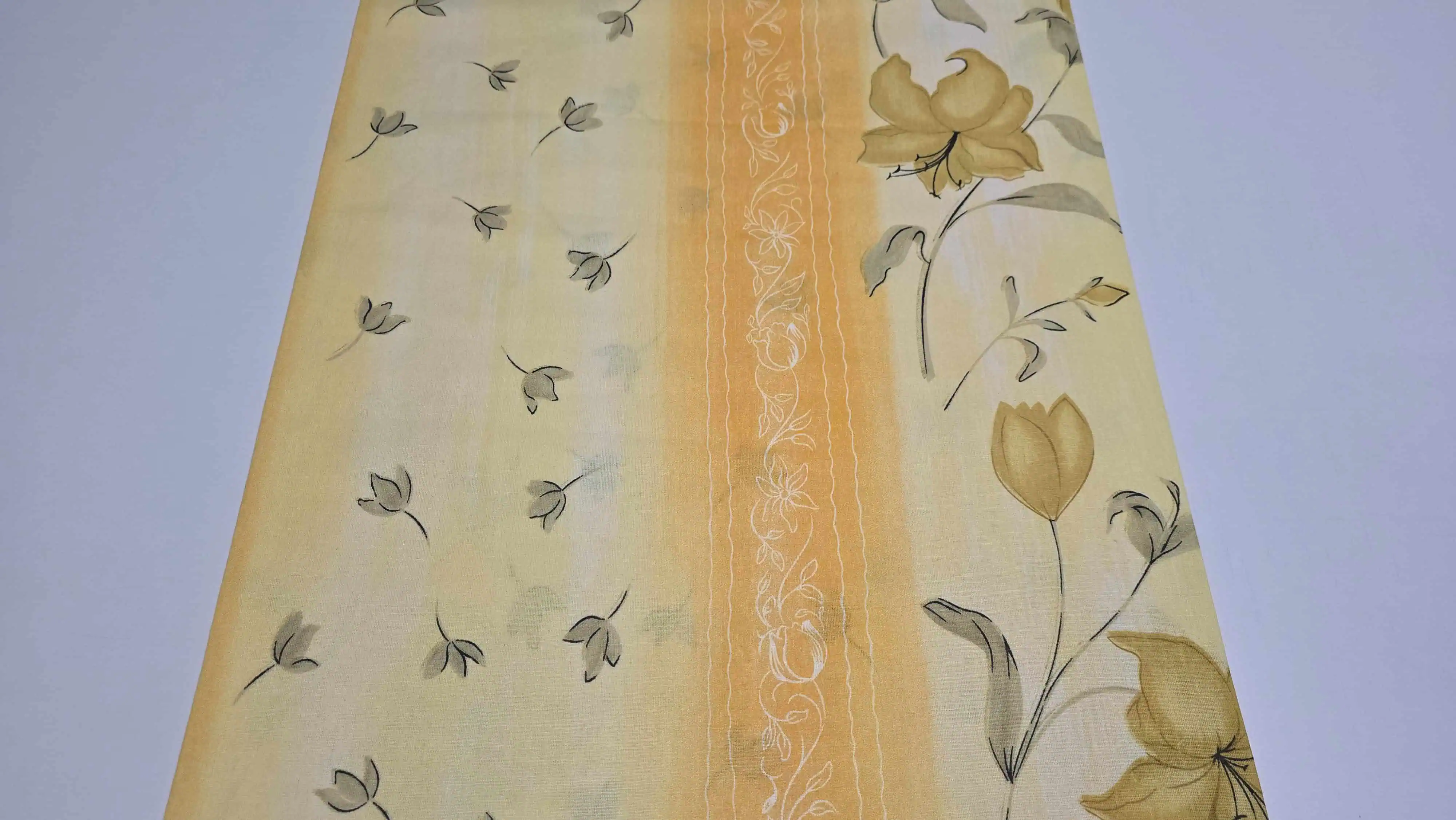 Material textil bumbac standard cu imprimeu floral galben, latime 2.2m [1]