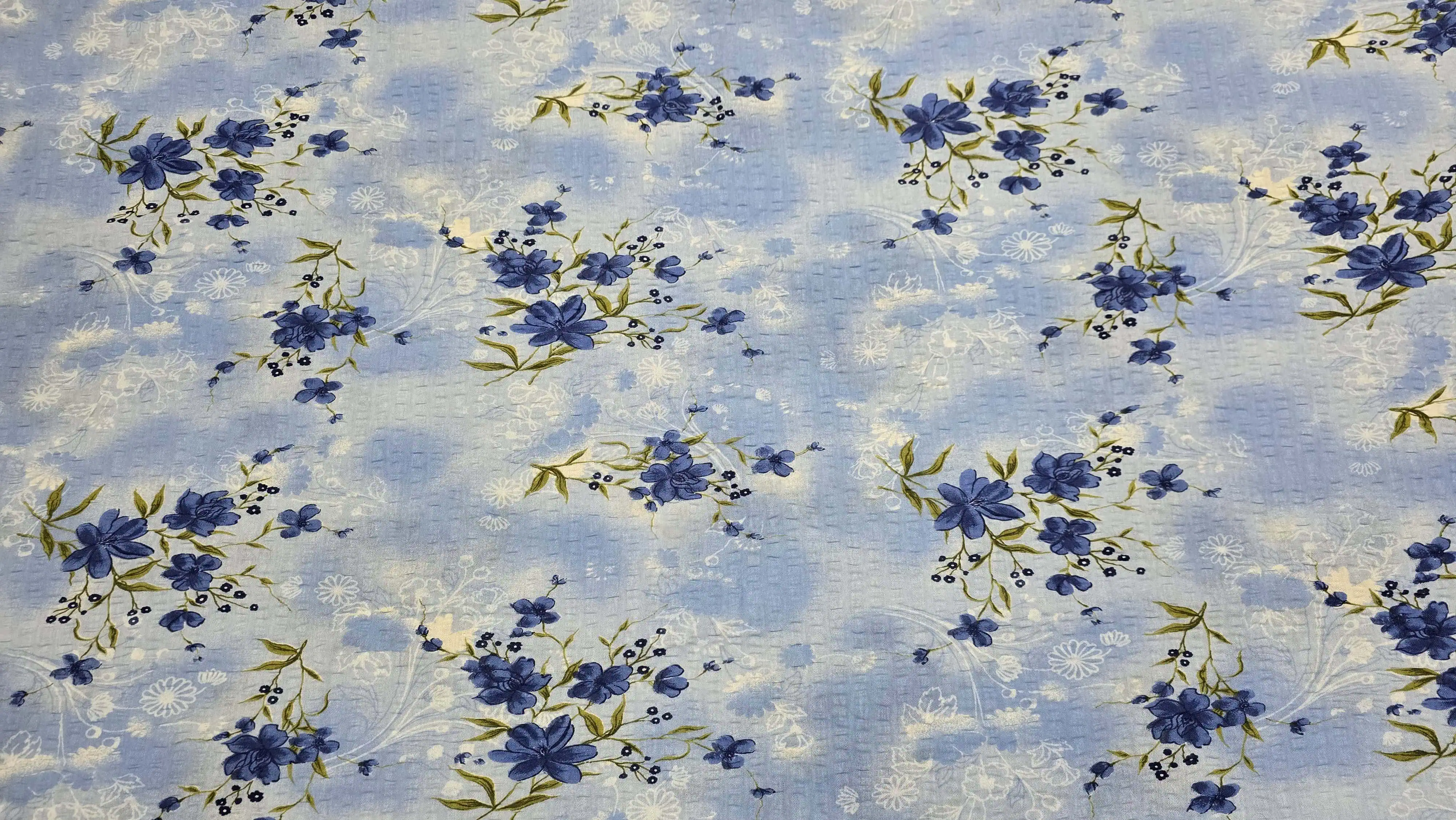 Material bumbac creponat lichidare stoc, 4.5m, flori albastre [1]
