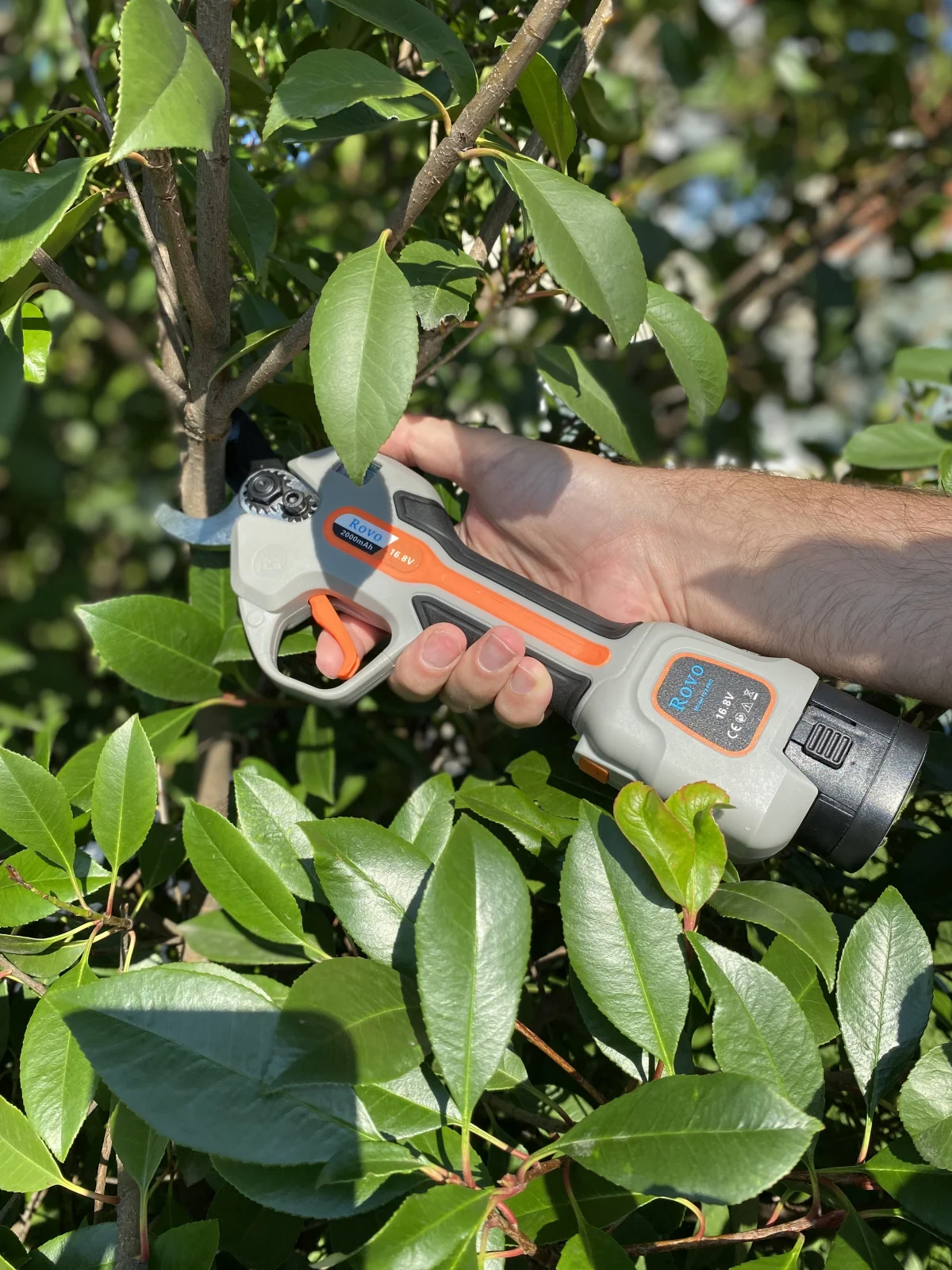 Foarfeca electrica pentru gradina Rovo FV2 PRO, motor brushless, 2 acumulatori 2000mAh, diametru 30mm, valiza de transport [4]