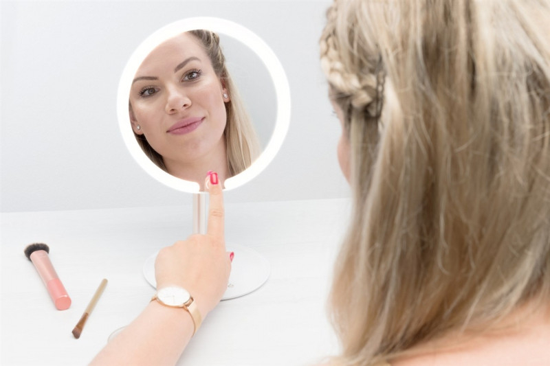 Oglinda cosmetica ETA Fenite 1353 90000, diametru 178 mm, 3 culori de iluminare, inclinare 0-90°, baterie reincarcabila 2000mAh [6]