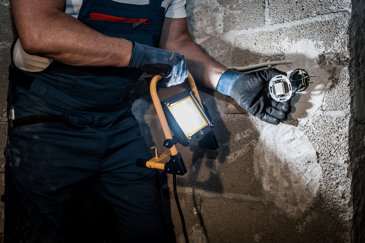 Proiector LED portabil Brennenstuhl JARO 2000M, 20W, 1870 lm, 3.7V, cablu 2m Ilumina 6500K, IP65 [6]