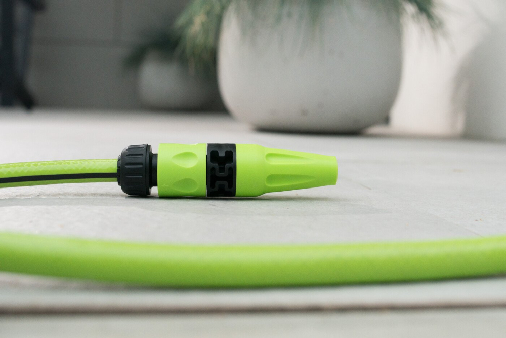 Set Furtun pentru gradina Cellfast QUATTRO cu 4 straturi, 1 2  , Armat, 15m, protectie UV, stropitor, conector [3]