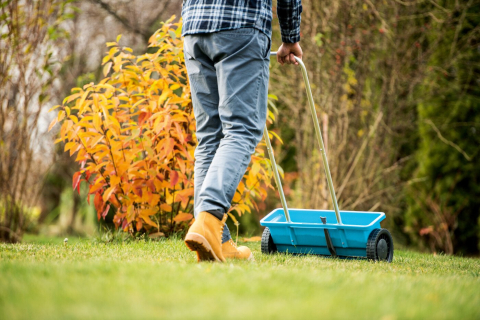 Dispozitiv imprastiat seminte si ingrasamant cu roti Cellfast [4]