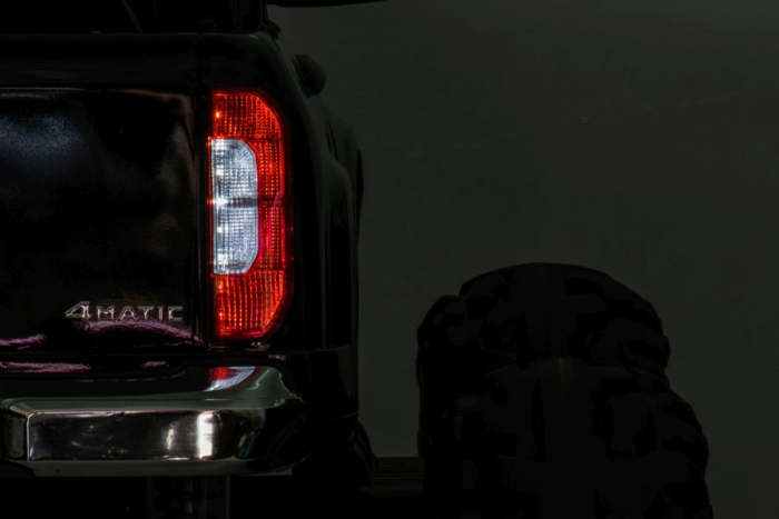Mașinuță electrică pentru copii Mercedes DK-MT950 4×4 – 180W | Negru [19]