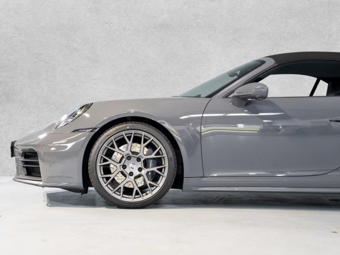 Porsche 911 Cabriolet | 394 CP | Sport Design Package | Culoare speciala - 2999 euro [10]